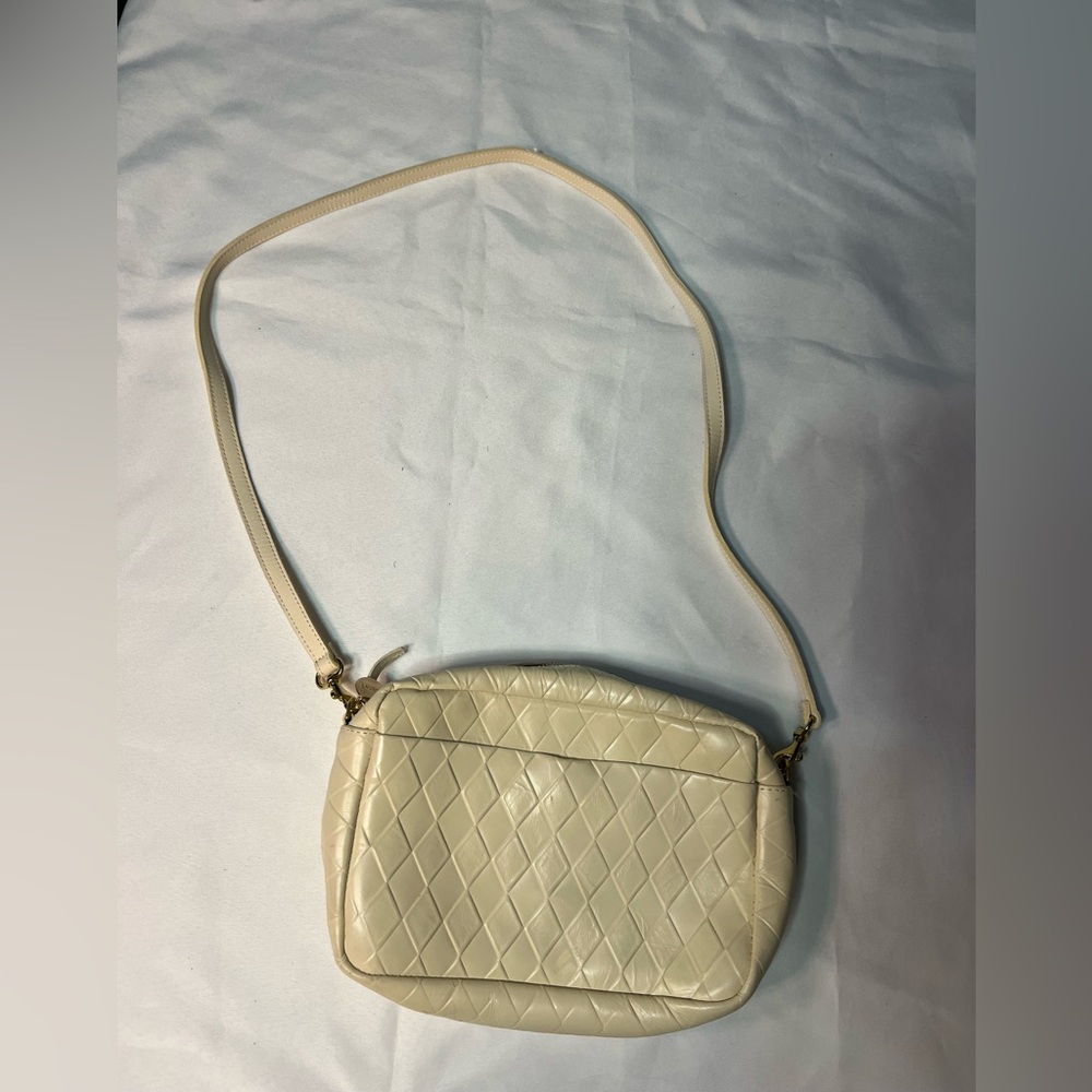 Elegant Cream Quilted Shoulder Bag
